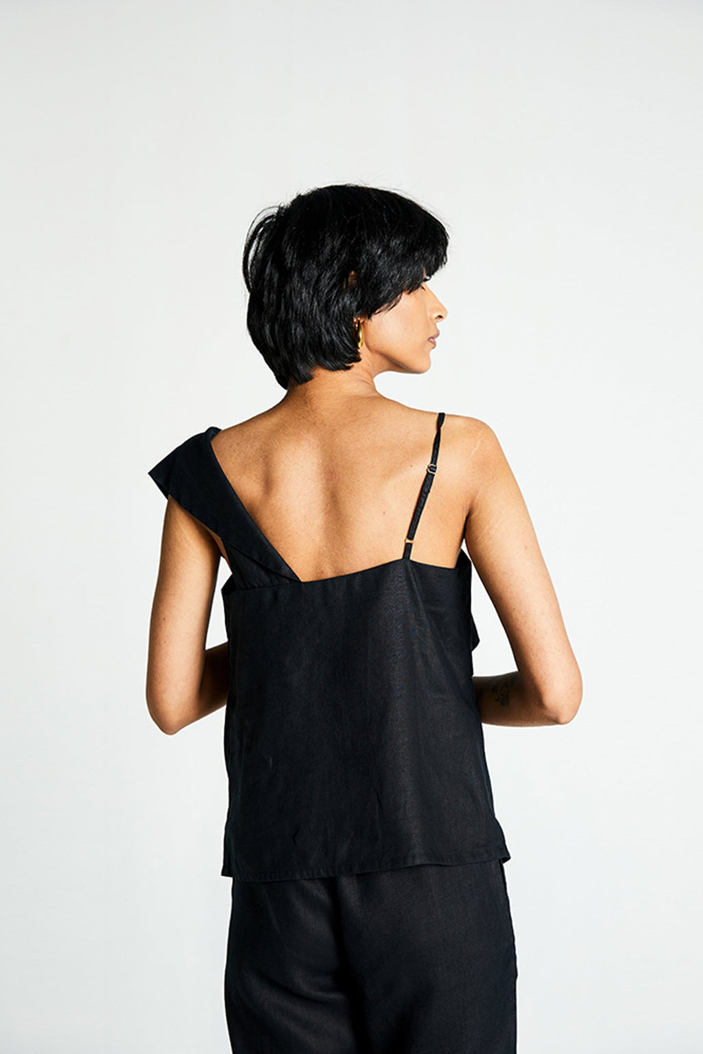 The Wandering Wave Top in Black