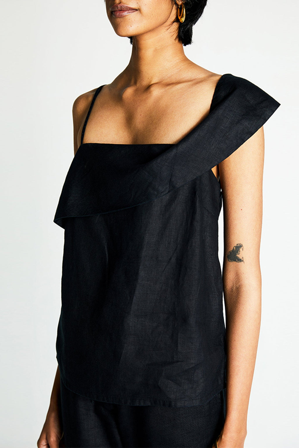 The Wandering Wave Top in Black